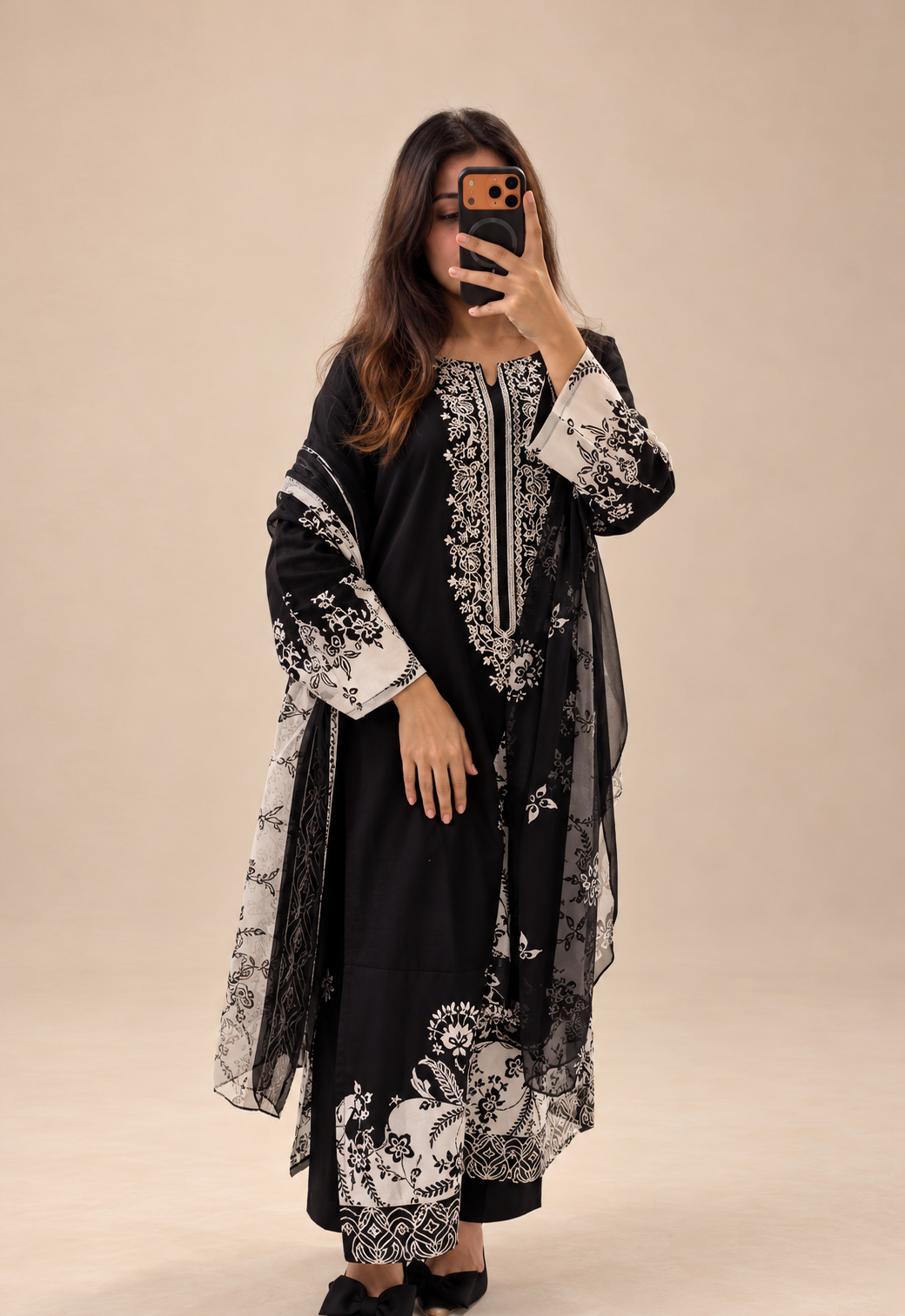 Pakistani suit with chiffon dupatta